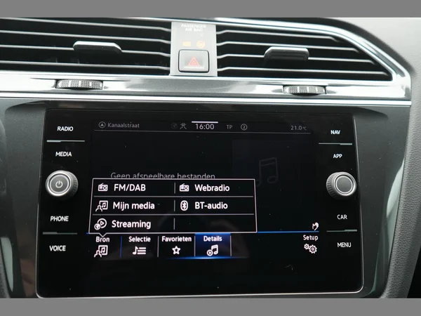 VOLKSWAGEN Tiguan (2021) — foto 14 van 28