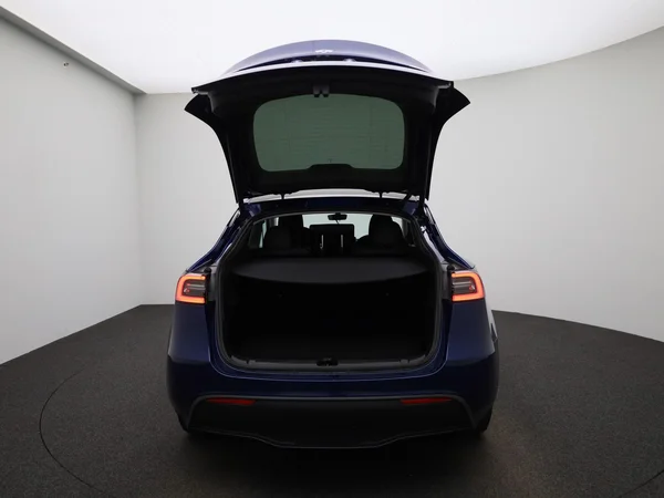 Tesla Model Y (2023) — foto 3 van 52