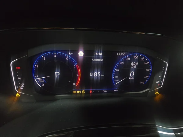 VOLKSWAGEN Touran (2026) — foto 8 van 24