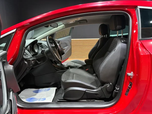 Opel Astra (2017) — foto 18 van 20