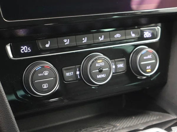 VOLKSWAGEN Passat SW (2020) — foto 10 van 23
