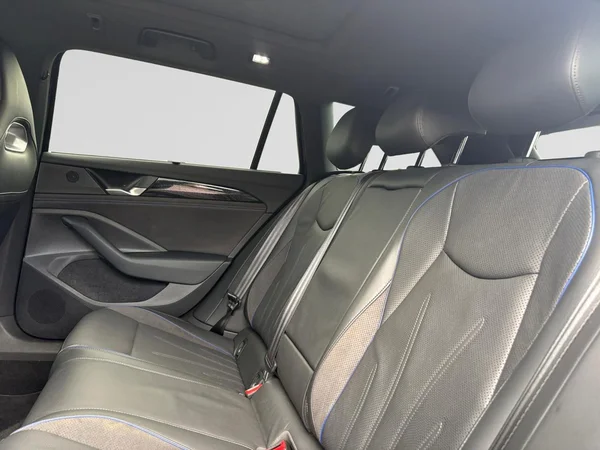 VOLKSWAGEN Passat SW (2024) — foto 13 van 23