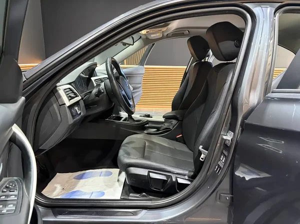 Bmw 316 (2017) — foto 22 van 24