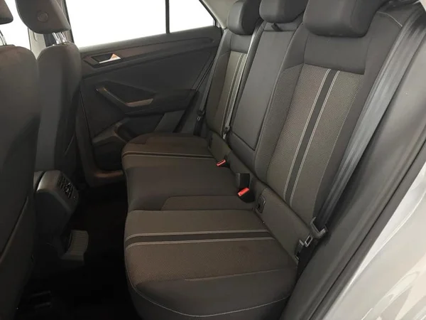 VOLKSWAGEN T-Roc (2018) — foto 8 van 17