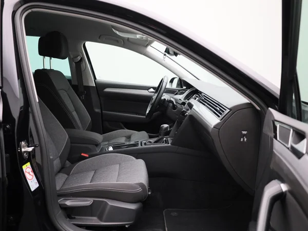 Volkswagen Passat (2023) — foto 29 van 42