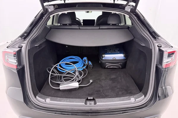 Tesla Model 3 (2023) — foto 8 van 36