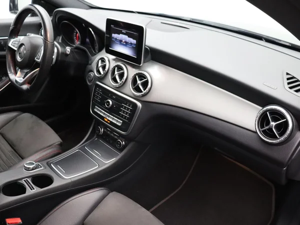 Mercedes-Benz CLA (2019) — foto 16 van 26