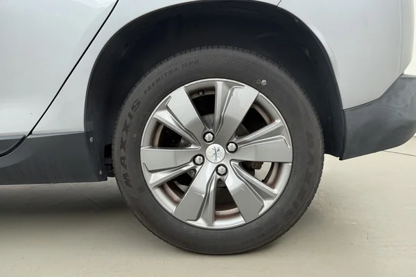 Peugeot 2008 (2019) — foto 19 van 22