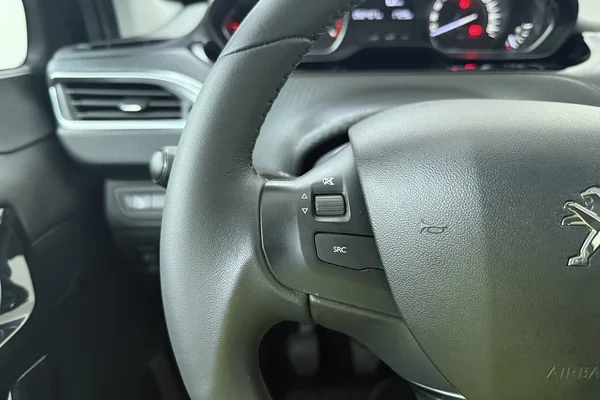 Peugeot 2008 (2019) — foto 6 van 18