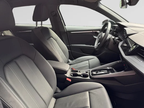 AUDI A3 Sportback (2024) — foto 8 van 14