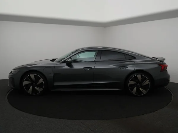 AUDI E-tron GT (2022) — foto 24 van 28