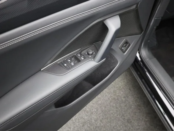 VOLKSWAGEN Tiguan (2024) — foto 6 van 20