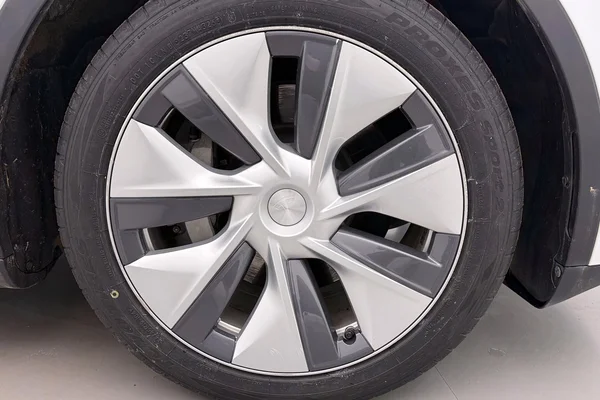 Tesla Model Y (2023) — foto 20 van 33