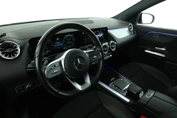 Mercedes-Benz EQA (2021) — foto 3 van 17