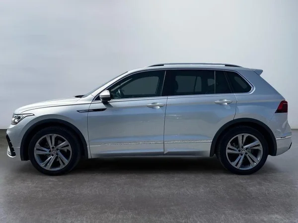 VOLKSWAGEN Tiguan (2022) — foto 29 van 34