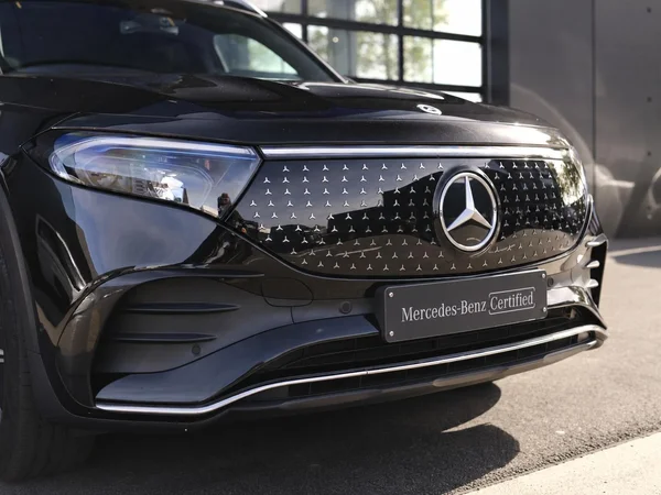 Mercedes-Benz EQB (2025) — foto 4 van 39