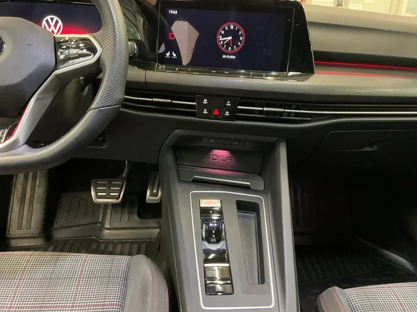 VOLKSWAGEN Golf VIII GTI (2021) — foto 3 van 24
