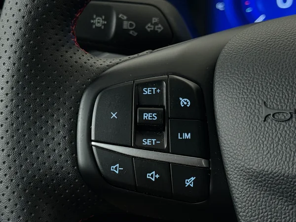 FORD Kuga (2023) — foto 9 van 29