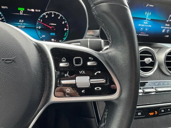 Mercedes-Benz GLC (2021) — foto 8 van 21