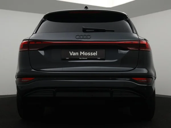 AUDI Q6 e-tron (2026) — foto 18 van 25