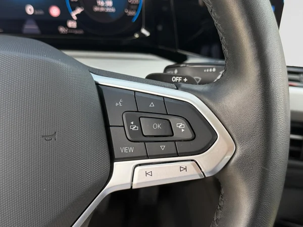 VOLKSWAGEN Golf VIII SW (2024) — foto 4 van 19