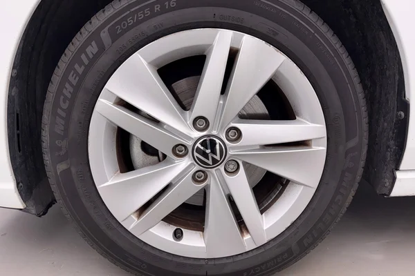 Volkswagen Golf VIII (2021) — foto 22 van 31