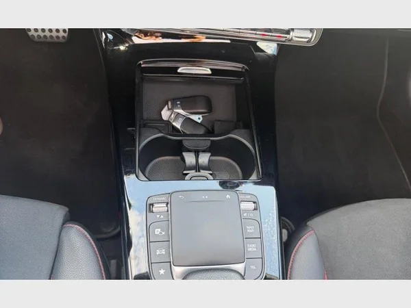 Mercedes-Benz CLA 180 (2022) — foto 18 van 28