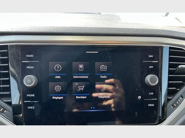 Volkswagen T-Roc (2021) — foto 18 van 28