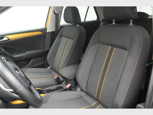 VOLKSWAGEN T-Roc (2018) — foto 23 van 25