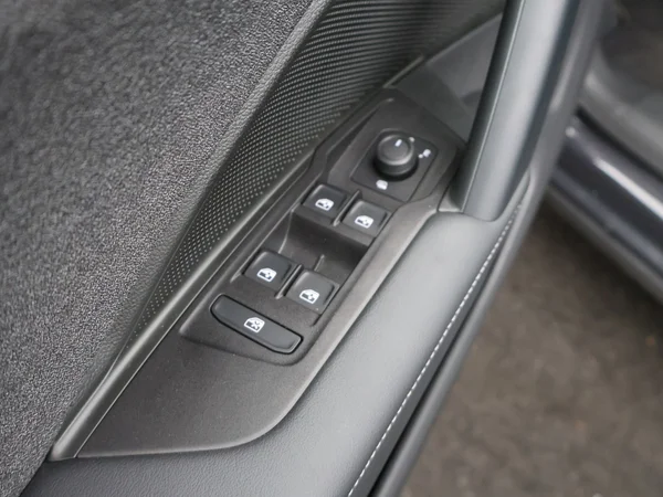 VOLKSWAGEN Tiguan (2025) — foto 9 van 27