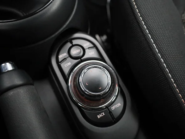 MINI One (2021) — foto 17 van 38