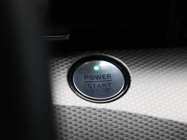 Ford Mustang Mach-E (2021) — foto 17 van 45