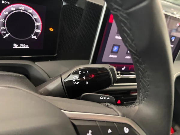 VOLKSWAGEN Passat Variant eHybrid (PHEV) (2025) — foto 8 van 19