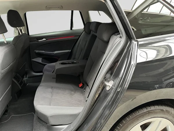 VOLKSWAGEN Golf VIII SW (2024) — foto 19 van 22
