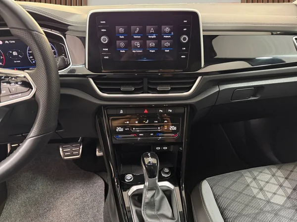 Volkswagen T-Roc (2023) — foto 13 van 30