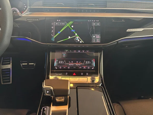 AUDI A8 PHEV (2026) — foto 2 van 19