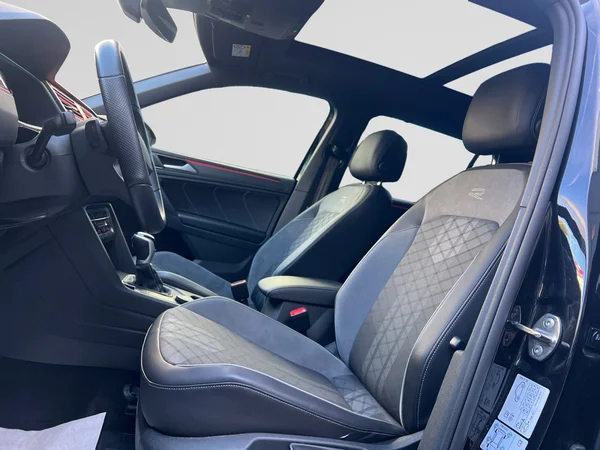 VOLKSWAGEN Tiguan (2023) — foto 24 van 24