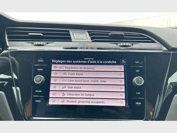 Volkswagen TOURAN (2024) — foto 9 van 29