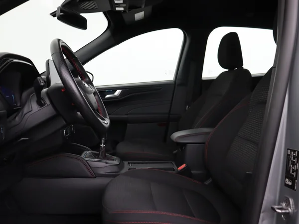 FORD Kuga (2022) — foto 2 van 28