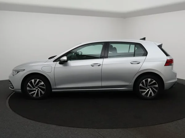 Volkswagen Golf (2022) — foto 6 van 24