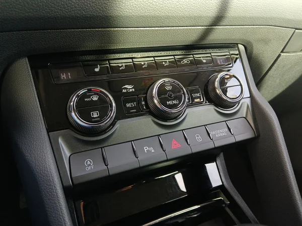 SKODA Kodiaq (2024) — foto 5 van 20