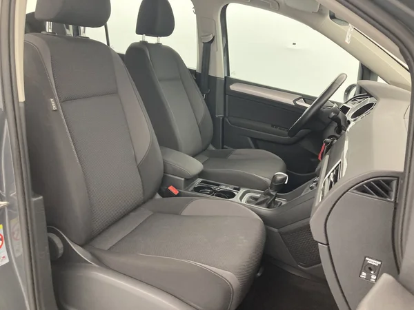 VOLKSWAGEN Touran (2020) — foto 10 van 23