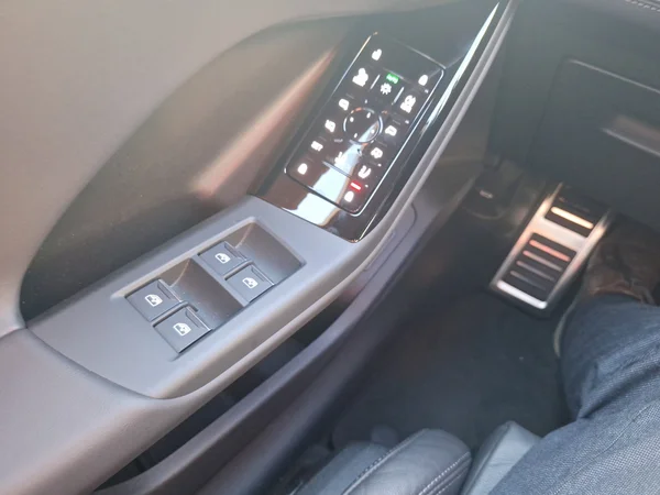 AUDI Q6 e-tron (2026) — foto 2 van 24