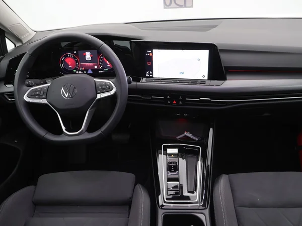 VOLKSWAGEN Golf VIII eHybrid (PHEV) (2024) — foto 2 van 23