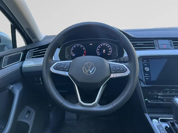 VOLKSWAGEN Passat SW (2024) — foto 3 van 13