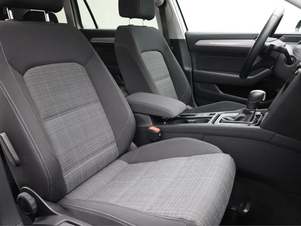 VOLKSWAGEN Passat Variant Dsl (2020) — foto 18 van 23