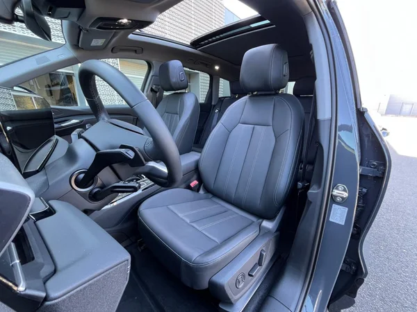 AUDI Q6 e-tron (2025) — foto 2 van 24
