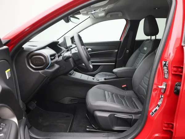 Jeep Avenger (2024) — foto 3 van 42
