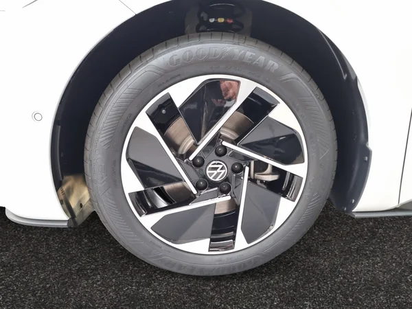 VOLKSWAGEN ID.3 (2025) — foto 10 van 15