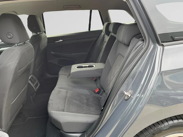VOLKSWAGEN Golf VIII SW (2024) — foto 18 van 22